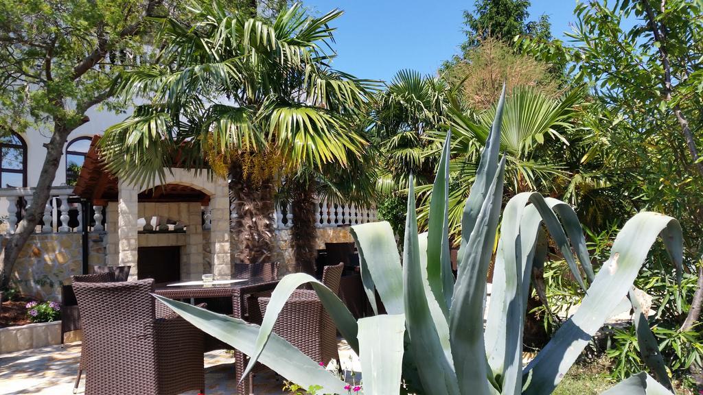 Guest House Villa Marlis Malinska Exterior foto